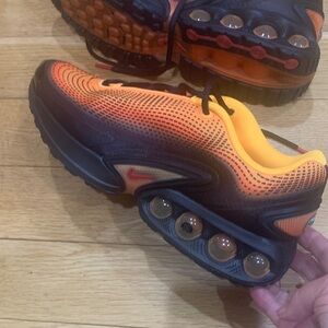 These are Nike Air Max DN SE Laser Orange sneakers